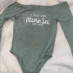 Cute blueish/ greenish body suit 💚💙